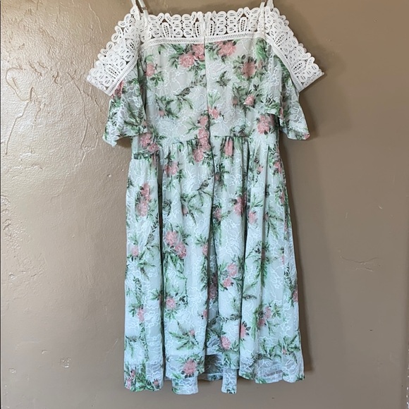 Floral lace off the shoulder dress - Picture 4 of 5